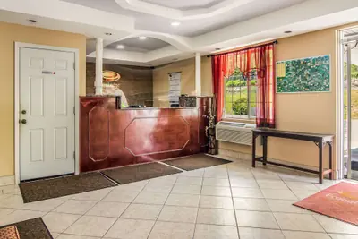 Photo 3 - Econo Lodge Bradford South