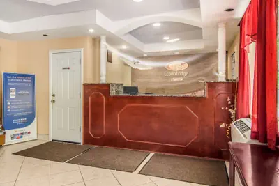 Photo 4 - Econo Lodge Bradford South