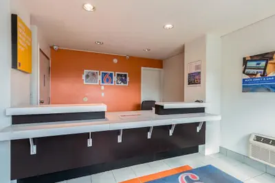 Photo 4 - Motel 6 Beaverton, OR