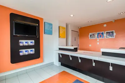 Photo 2 - Motel 6 Beaverton, OR