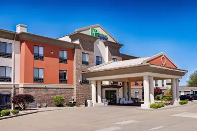 Photo 2 - Holiday Inn Express & Suites Shelbyville Indianapolis by IHG