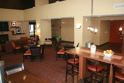 Photo 4 - Hampton Inn & Suites Aberdeen