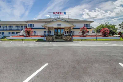 Photo 2 - Motel 6 Front Royal, VA