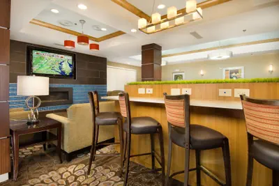 Photo 2 - Holiday Inn Express & Suites Alexandria - Fort Belvoir by IHG