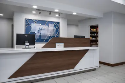 Photo 2 - Holiday Inn Express & Suites Alexandria - Fort Belvoir by IHG
