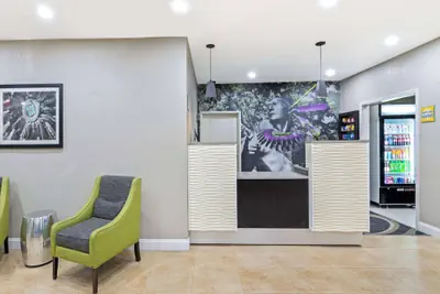 Photo 4 - La Quinta Inn & Suites by Wyndham Ada