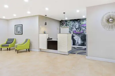 Photo 5 - La Quinta Inn & Suites by Wyndham Ada