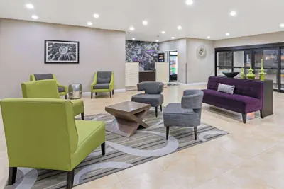 Photo 3 - La Quinta Inn & Suites by Wyndham Ada