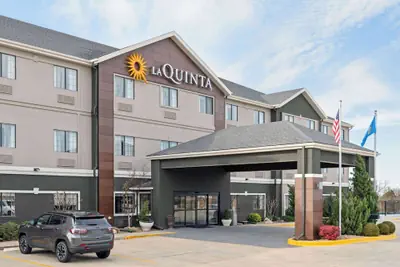 Photo 2 - La Quinta Inn & Suites by Wyndham Ada