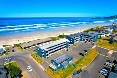 Photo 2 - Waves Hotel NYE Beach - Newport OR