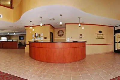 Photo 2 - Quality Suites Near Cedar Creek Lake