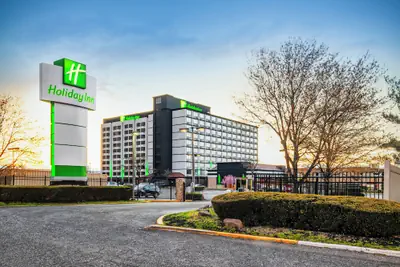 Photo 2 - Holiday Inn Newark International Airport by IHG