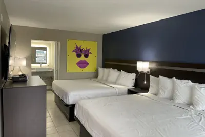 Photo 2 - Seaside Sands Inn