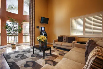 Photo 2 - Best Western Burbank Airport Inn