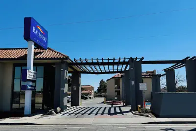Photo 2 - Baymont by Wyndham Bakersfield