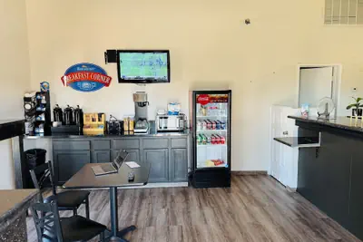 Photo 4 - Baymont by Wyndham Bakersfield