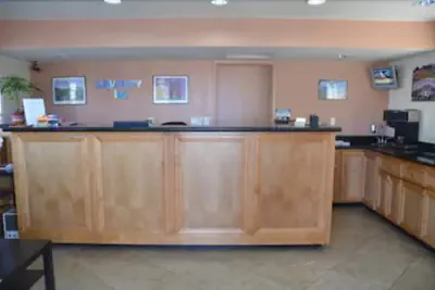 Photo 4 - University Inn