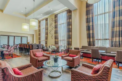 Photo 4 - Hampton Inn & Suites Detroit / Airport - Romulus