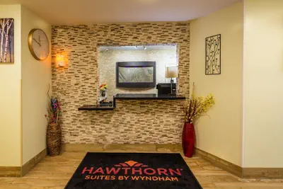 Photo 5 - Hawthorn Extended Stay by Wyndham Saint Robert