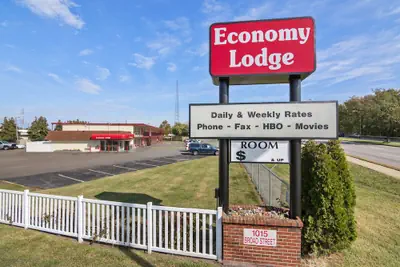 Photo 2 - Economy Lodge