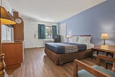 Photo 5 - Economy Lodge