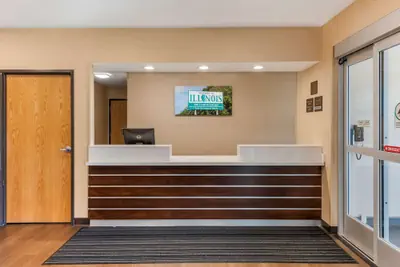 Photo 3 - Comfort Inn & Suites near Route 66