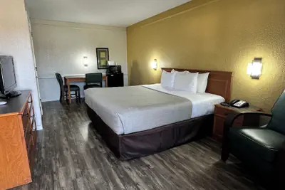 Photo 5 - Baymont by Wyndham Nacogdoches Near University