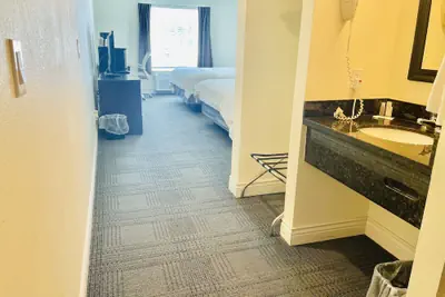 Photo 5 - FairBridge Inn & Suites Cuero