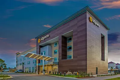 Photo 2 - La Quinta Inn & Suites by Wyndham Miramar Beach-Destin