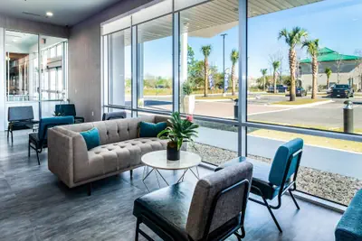 Photo 4 - La Quinta Inn & Suites by Wyndham Miramar Beach-Destin