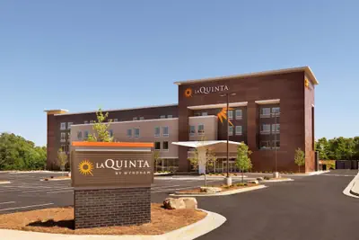 Photo 2 - La Quinta Inn & Suites by Wyndham Braselton