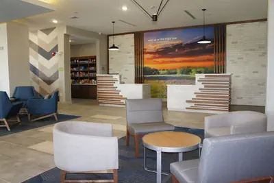 Photo 4 - La Quinta Inn & Suites by Wyndham College Station North