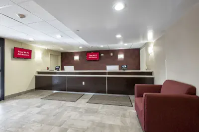 Photo 5 - Red Roof Inn PLUS+ Tuscaloosa - University