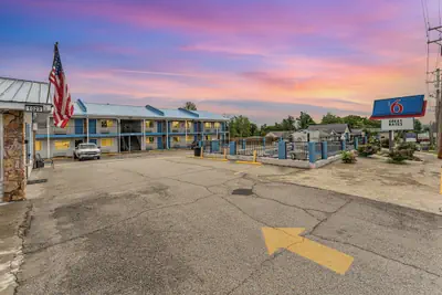 Photo 2 - Motel 6 Branson, MO