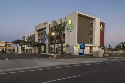Photo 2 - Holiday Inn Express & Suites Phoenix North - Happy Valley by IHG