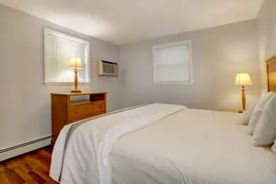 Photo 5 - Hamilton Village Inn