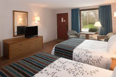 Photo 5 - Highland Manor Inn
