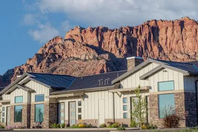 Photo 2 - South Zion Inn & Suites