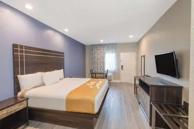 Photo 2 - Days Inn & Suites by Wyndham La Porte