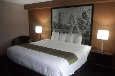 Photo 2 - Super 8 Lynnwood