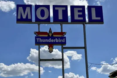 Photo 2 - Thunderbird Motel Hillsboro