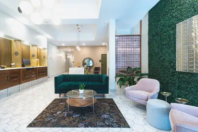 Photo 2 - The Vault Hotel