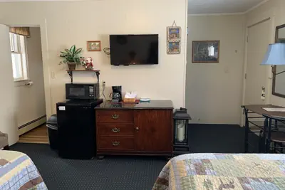 Photo 3 - Carroll Motel & Cottages