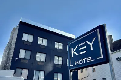 Photo 2 - Hotel Key LaGuardia Airport