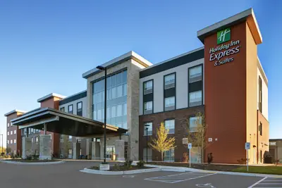 Photo 2 - Holiday Inn Express & Suites Milwaukee - Brookfield by IHG