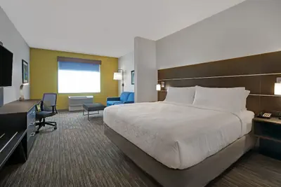 Photo 4 - Holiday Inn Express & Suites Milwaukee - Brookfield by IHG