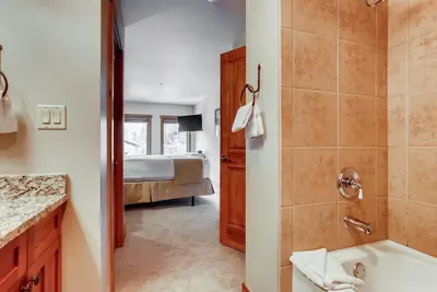 Photo 5 - Premier Red Hawk Lodge 2 Br~walk To Slopes~kids Ski Free 2 Bedroom Condo by RedAwning