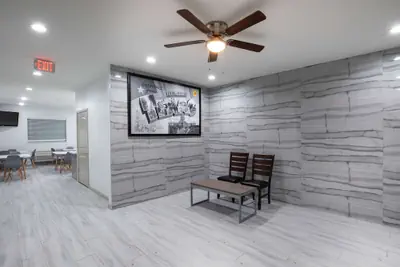 Photo 3 - Super 8 by Wyndham Humble/Fallcreek/Houston