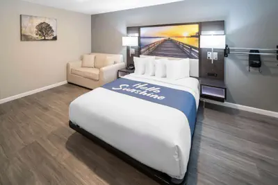 Photo 5 - Days Inn by Wyndham Galt/Elk Grove South