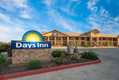 Photo 2 - Days Inn by Wyndham Galt/Elk Grove South